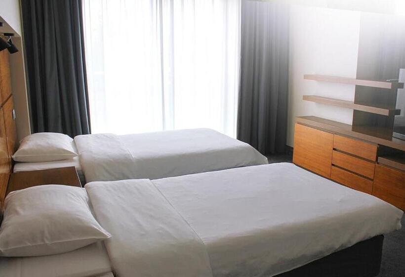 اتاق لوکس با چشمانداز دریاچه, Willa Port