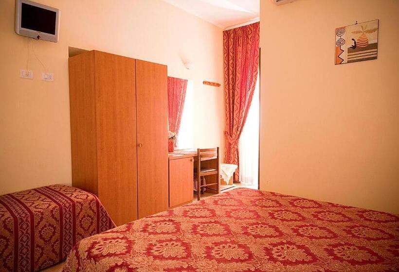 Quarto Estandar, Parioli House