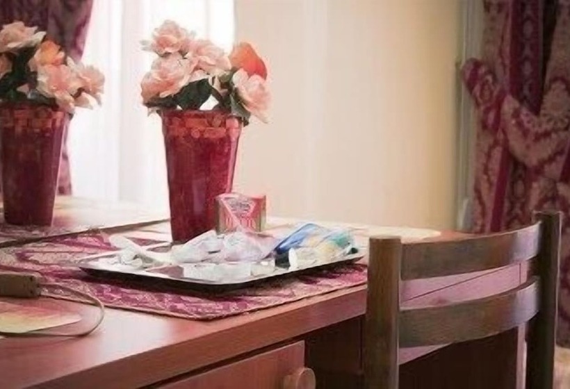 Quarto Estandar, Parioli House