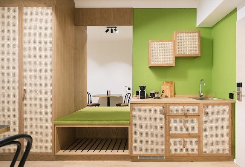 스탠다드 스튜디오, Bio Hotel Schani Wienblick