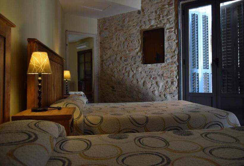 غرفة قياسية ثلاثية, Casa Cundaro