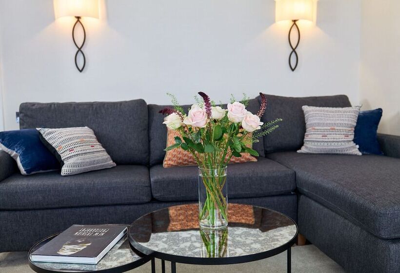 Апартаменты Deluxe 3 Спальни, Cheval Knightsbridge