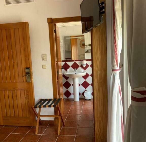 غرفة قياسية مزوَّدة بشُرفة, Hostal San Juan