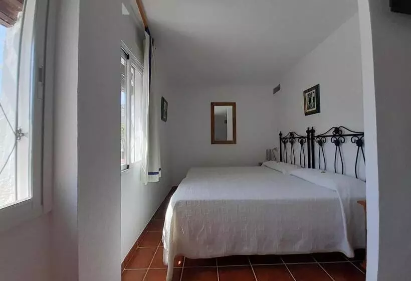 スタンダードスタジオ, Hostal San Juan