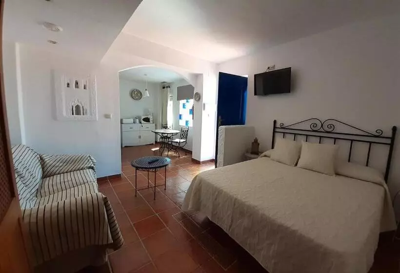スタンダードスタジオ, Hostal San Juan