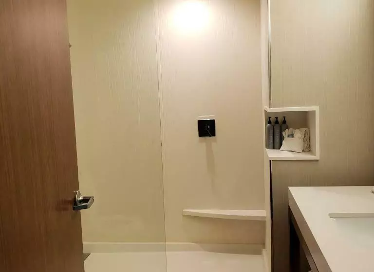 キングサイズベッドのスタンダードルーム, Courtyard By Marriott Battle Creek
