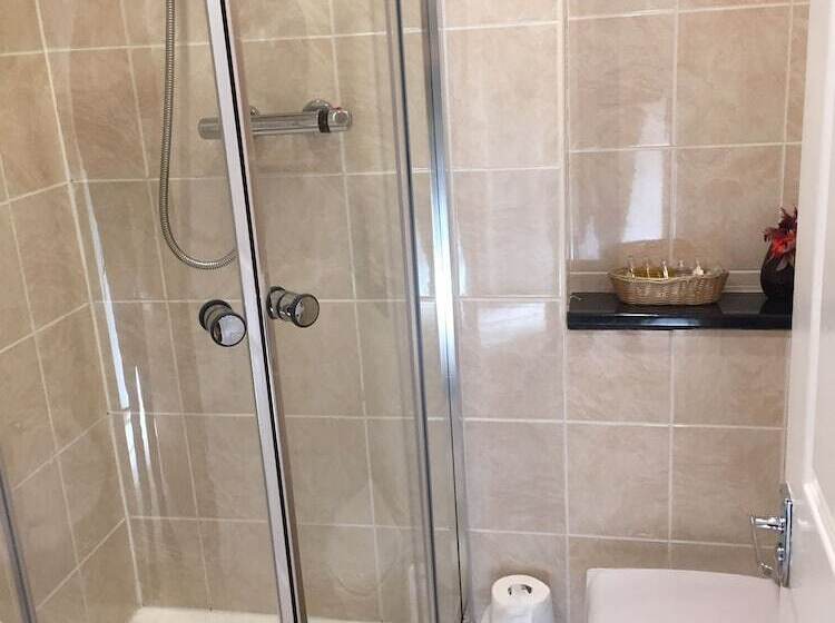 패밀리 룸, Culane House