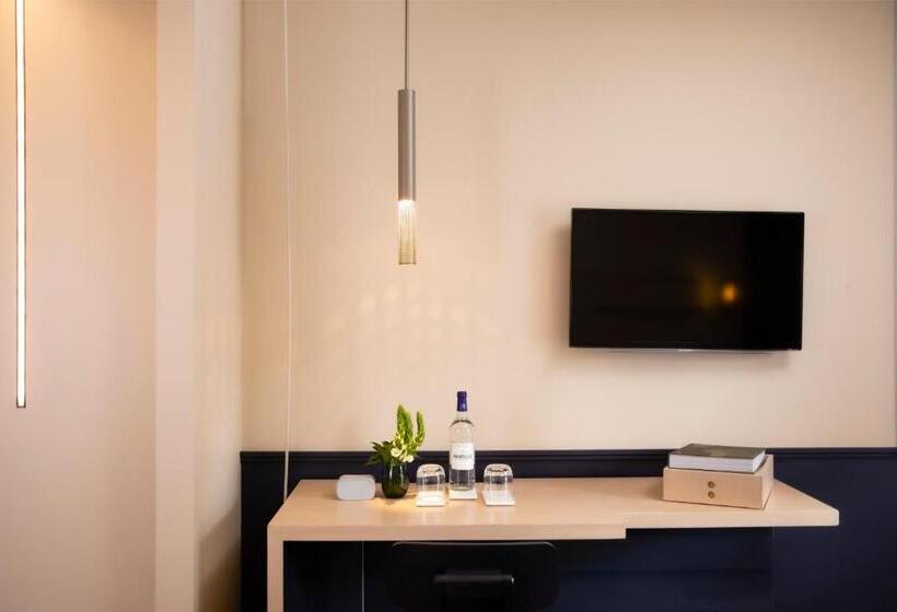 スーペリアールーム, De Nell