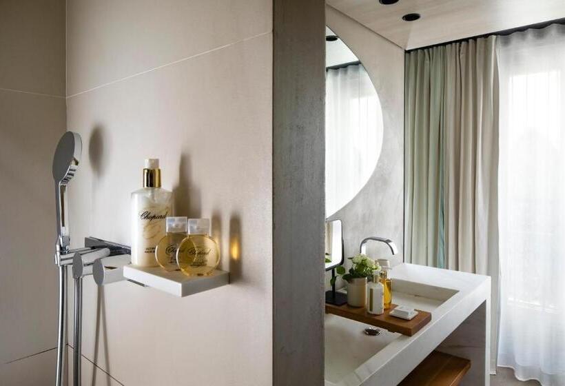 スーペリアールーム, De Nell