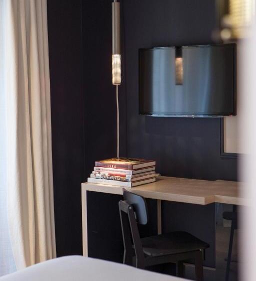 スーペリアールーム, De Nell