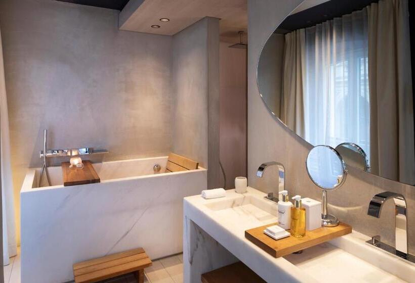 デラックスルーム, De Nell