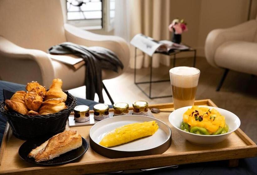 デラックスルーム, De Nell