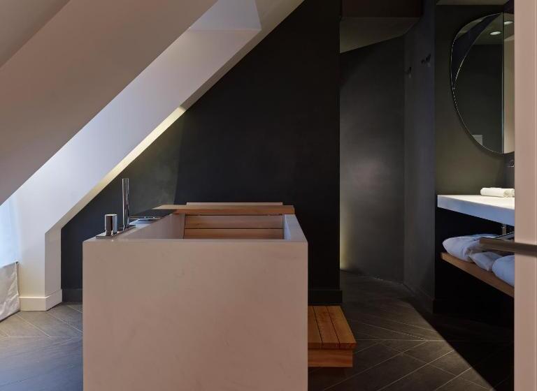 デラックスルーム, De Nell