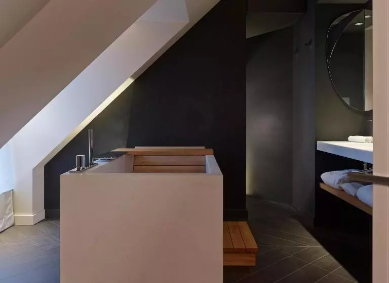 Deluxe Zimmer, De Nell