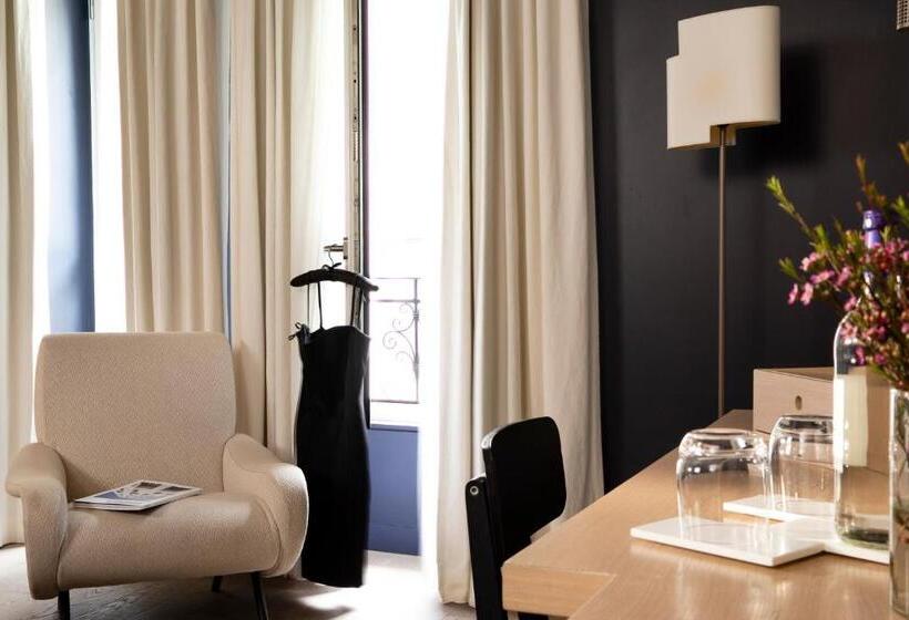 プレステージルーム, De Nell