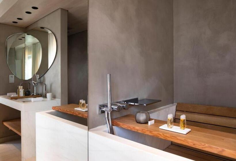 プレステージルーム, De Nell