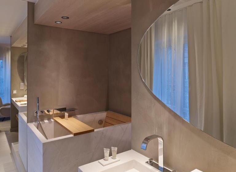 ジュニアスイート, De Nell