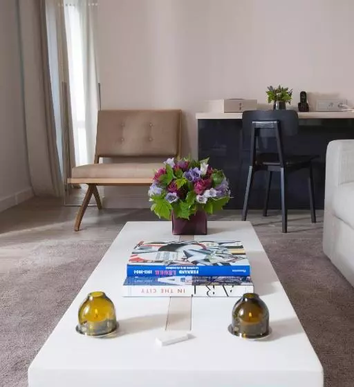 Junior Suite, De Nell