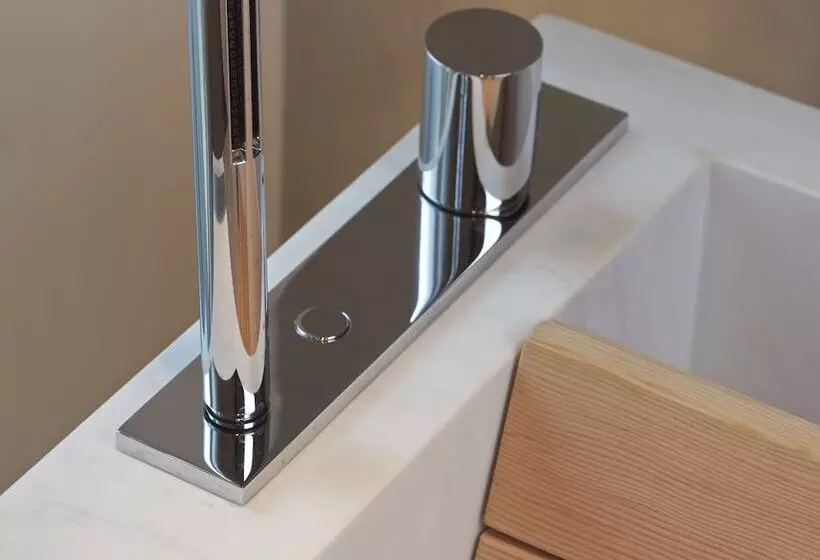 Deluxe Zimmer, De Nell