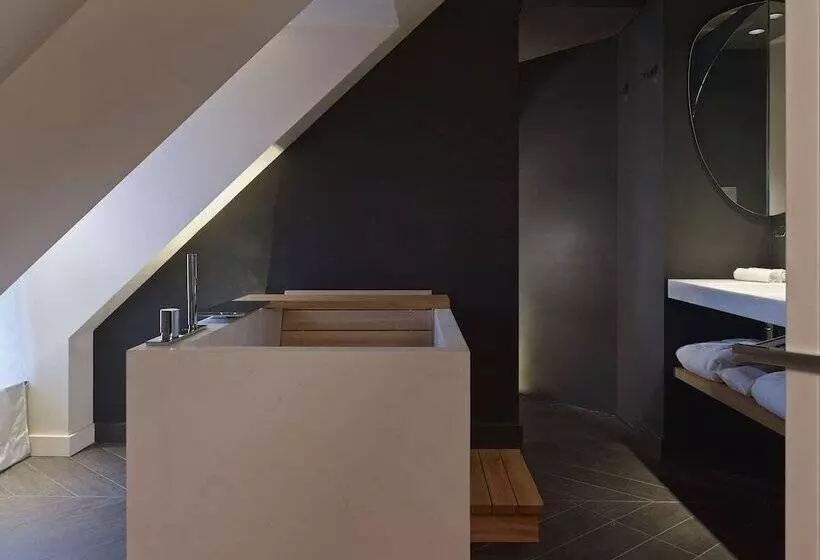 Deluxe Zimmer, De Nell