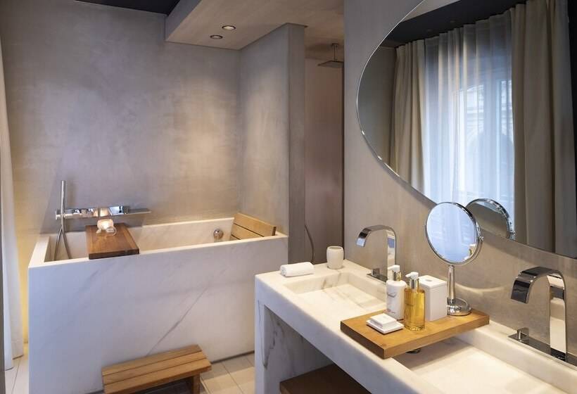 デラックスルーム, De Nell