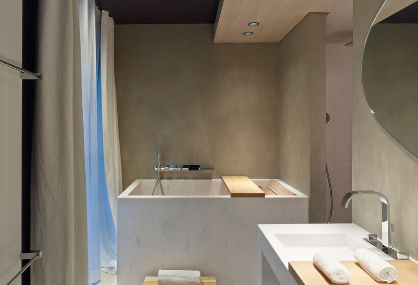 ジュニアスイート, De Nell