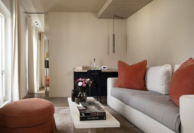 ジュニアスイート, De Nell