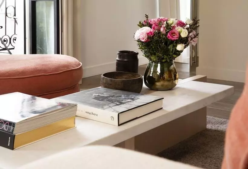 Junior Suite, De Nell
