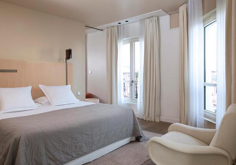 ジュニアスイート, De Nell