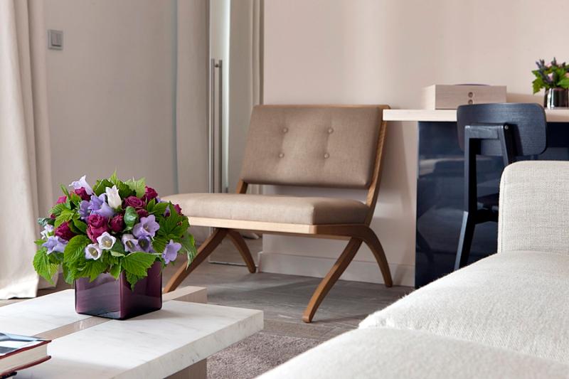 プレステージルーム, De Nell