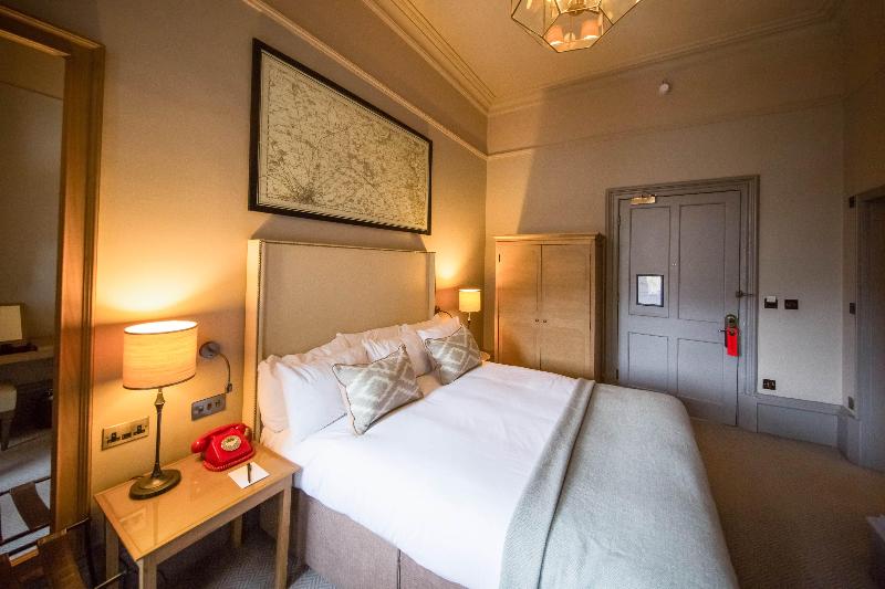 スーペリアールーム, De Nell