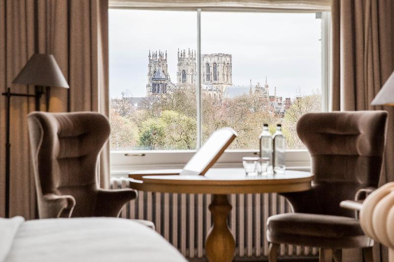 スーペリアールーム, De Nell