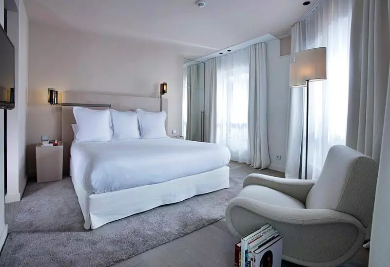 Prestige Zimmer, De Nell