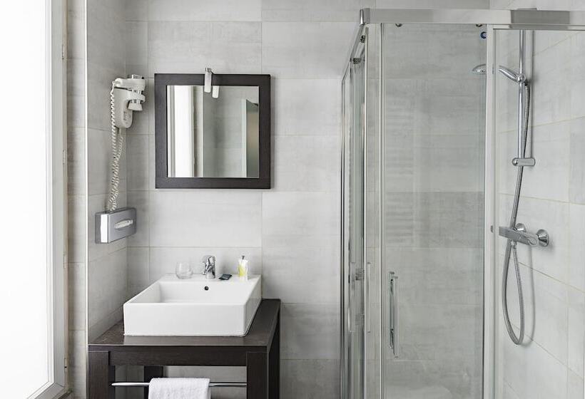 غرفة عائلية, Grand Hôtel Clichy Paris