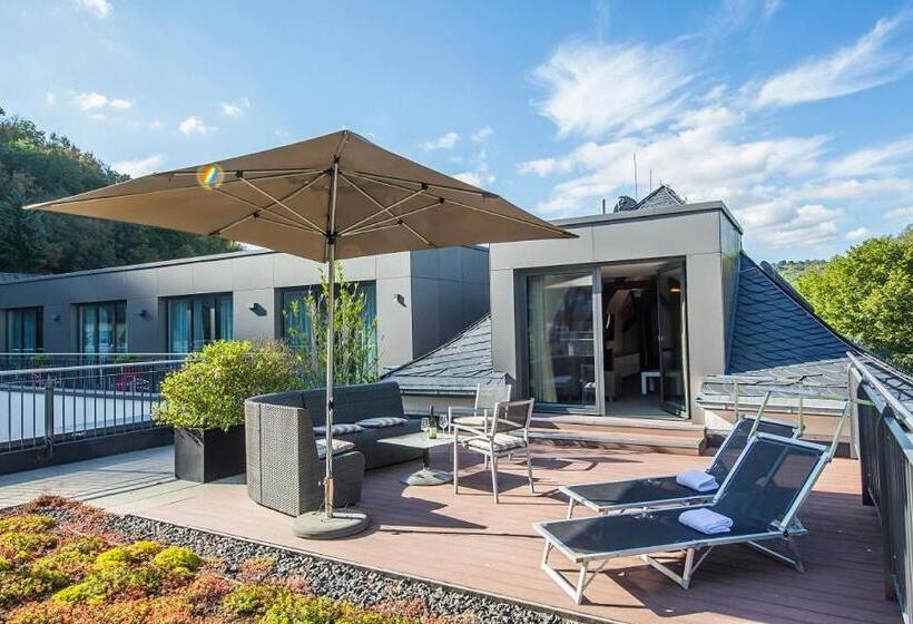 带露台的套间, Im Schulhaus