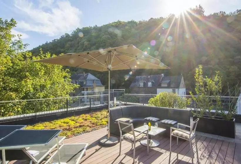 Suite with Terrace, Im Schulhaus