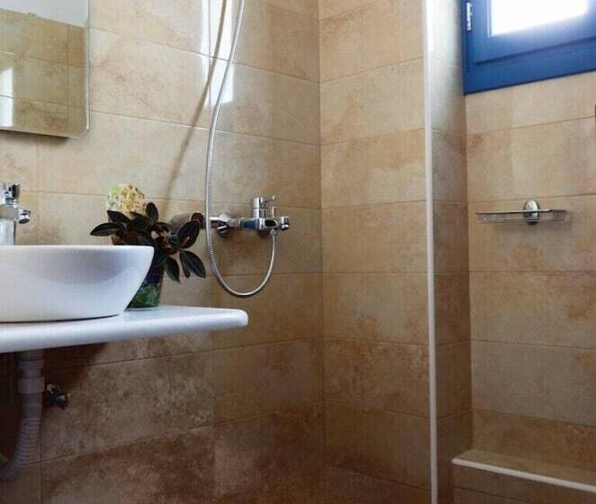 Habitación Triple Estándar, Kalma