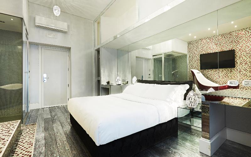 اتاق لوکس, Le Rêve De Naim Roma