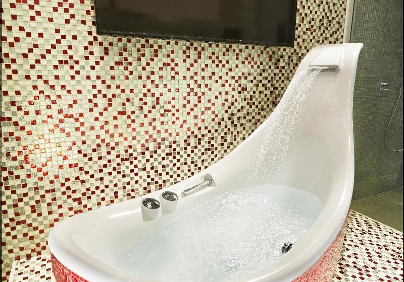 اتاق لوکس, Le Rêve De Naim Roma