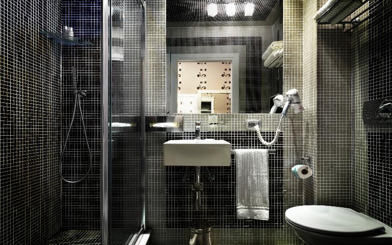 اتاق لوکس, Le Rêve De Naim Roma