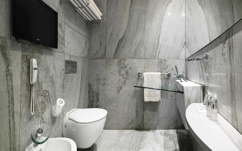 اتاق لوکس, Le Rêve De Naim Roma