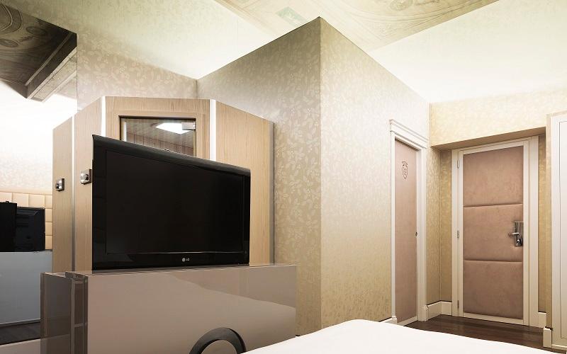 اتاق لوکس, Le Rêve De Naim Roma