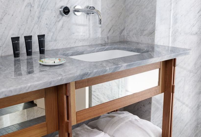 اتاق لوکس, Le Rêve De Naim Roma