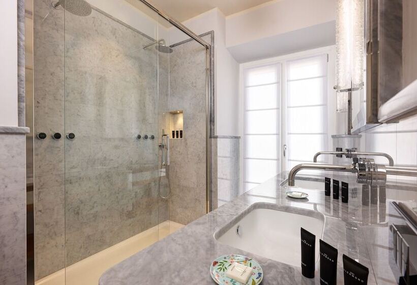 اتاق لوکس, Le Rêve De Naim Roma