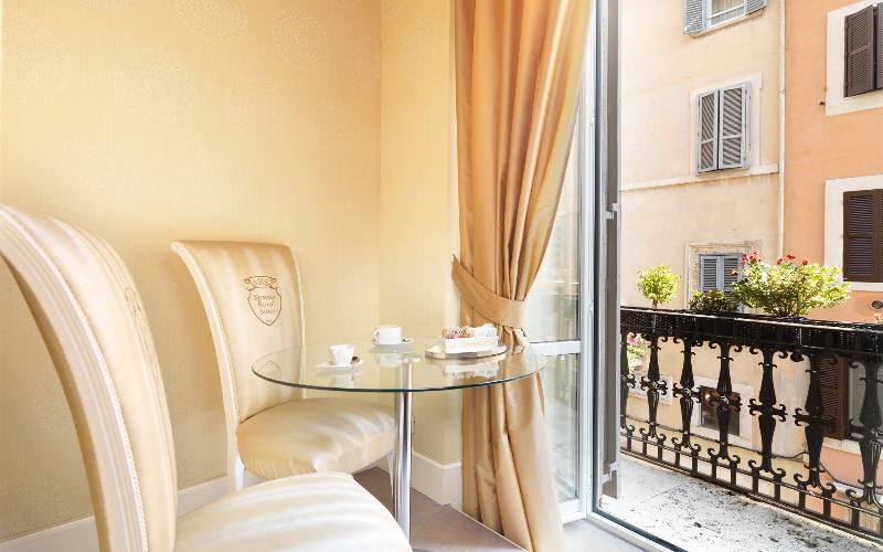 اتاق لوکس, Le Rêve De Naim Roma