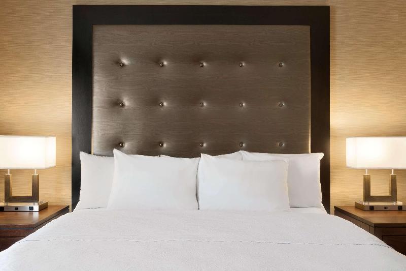 اتاق لوکس, Le Rêve De Naim Roma