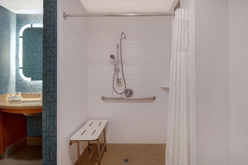 اتاق لوکس, Le Rêve De Naim Roma