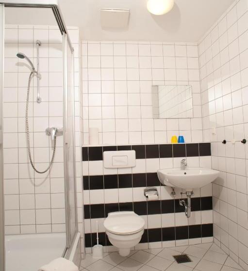 اتاق استاندارد با سرویس بهداشتی مشترک, Steps