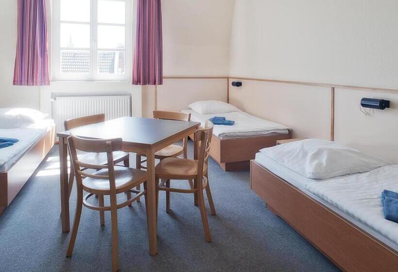 اتاق استاندارد چهار تخته, Steps