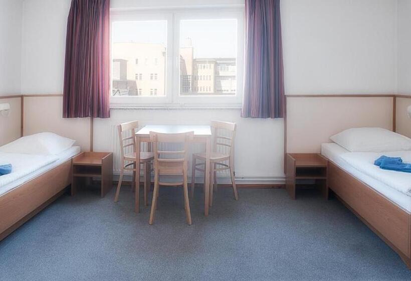 اتاق استاندارد چهار تخته, Steps